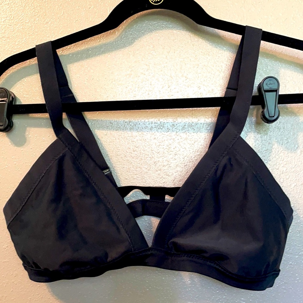 Lululemon black cage back sports bra - 6/8